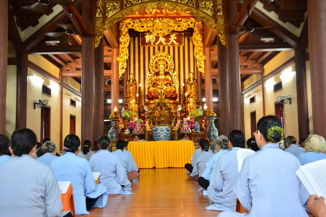 The Eight Precept Retreat  at Tay Khanh pagoda, Thai Binh